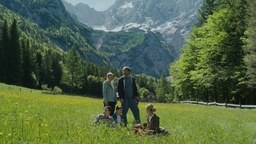 Mila Fürst, Ana Hribar, Svit Kramar Avirović, Matej Puc, David Velikonja in Takšno je življenje (2025).