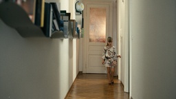 Iza Veselko v filmu Nahrani me z besedami (2012).