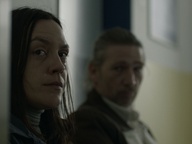Tamara Avguštin, Dejan Spasić v filmu Drugi so molčali (2022).