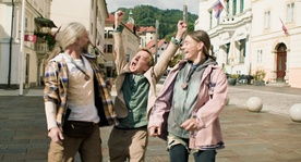 Gregor Baković, Drago Milinović, Medea Novak v filmu Hotel Alkohol (s.d.).