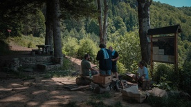 fotografija s snemanja Gora se ne bo premaknila (2025)