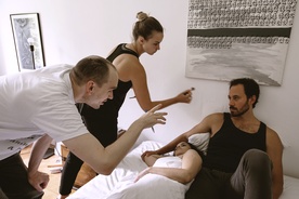 Lea Bole, Anka Eržen, Jan Fabris, Miha Rodman na snemanju filma Spominjanje (2022).