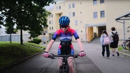 Kader iz filma Več kot le dom (2024)