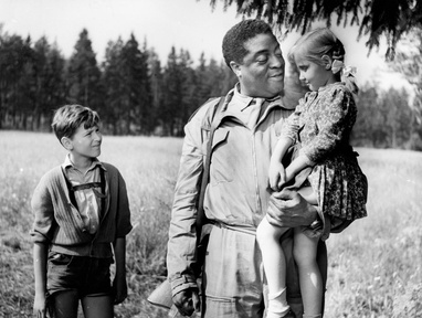 John Kitzmiller, Eveline Wohlfeiler, Tugo Štiglic v filmu Dolina miru (1956).