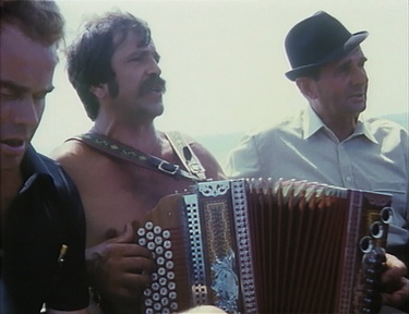 Anton Pezdirc v filmu Kmetijskega proizvajalca Mikolaša prvi dopust (1984).