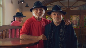 Feri Lainšček, Milan Ostojić v filmu Poslušaj! (2025).