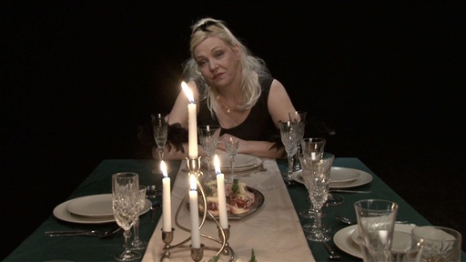 Neda R. Bric v filmu Njena pravila, moja pogostitev (2010).