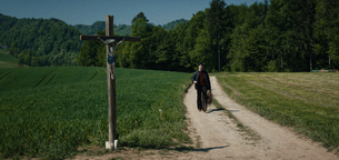 Svit Stefanija v filmu Pošast za železno zaveso (2026).