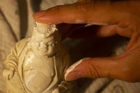 Still frame Nihče ni nikoli gledal slonov kot ti (2025)