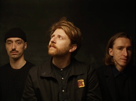 Erik Kerpan, Rok Petrovčič Vižintin, Jernej Potočan v filmu Long Dumb Voices ~ Baby Blue (2025).