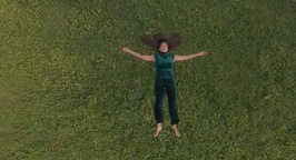 Sanja Nešković Peršin v filmu V-hodi (2025).