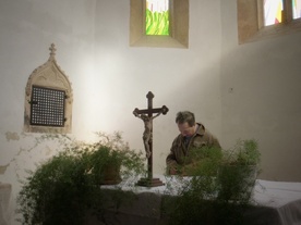 Jože Hajdinjak v filmu Nisem župnik (2025).