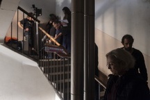 Nataša Barbara Gračner na snemanju filma En mesec (s.d.).