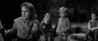 Miha Derganc, Bogdan Lubej, Marjanca Mavec, Majda Potokar v filmu Ne joči Peter (1964).