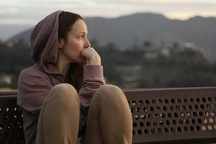 Iva Babić v filmu Prihodi odhodi (2013).