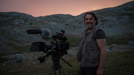 Brand Ferro na snemanju filma Gora se ne bo premaknila (2025).