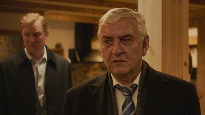 Miroslav Donutil, Martin Pechlát v filmu Atlas ptáků (2021).