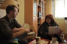 Ika Plevnik, Anže Sobočan na snemanju filma Prazne sobe (2017).