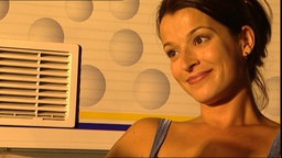 Barbara Cerar v filmu Šelestenje (2002).