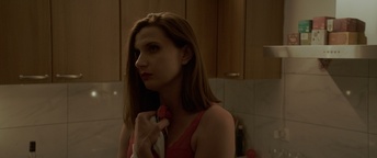 Laura Ivančič v filmu Nekaj rdečega (2026).