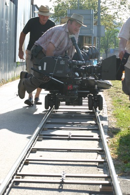 Simon Tanšek on the set of Uglaševanje (2005).