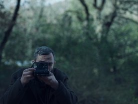 Aris Servetalis v filmu Mila (2020).