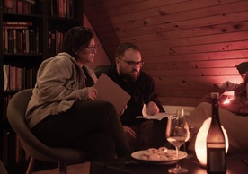 Iza Strehar, Žiga Virc on the set of Zemljo krast (2025).