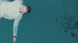 Suzana Krevh v filmu Vonj po razkroju (2017).