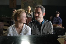 Radivoje Bukvić, Iva Krajnc Bagola v filmu Besa (2009).