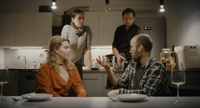 Andraž Jug, Suzana Krevh, Lara Maria Vouk, Tines Špik v filmu Zemljo krast (2025).