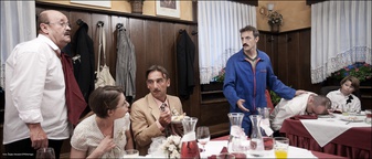 Martin Marion, Vlado Novak, Robert Prebil, Arna Šijaković, Nikola Kojo v filmu Stanje šoka (2011).