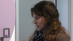 Urša Kavčič v filmu Podpišite tukaj (2017).