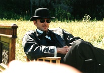 Dario Varga on the set of Pirandello (1999).