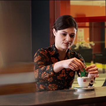 Polona Juh, Pia Zemljič v filmu Lahko noč, gospodična (2011).