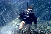 Jože Mušič v arhivskem gradivu uporabljenem v filmu Lovci teme: Leta tehnike (2011).