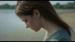 Nika Rozman v filmu Drobna ptica (s.d.).