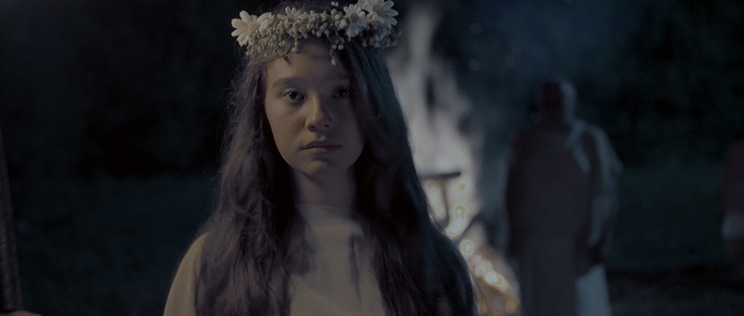 Assija Sultanova v filmu Kresnik: Ognjeno izročilo (2014).