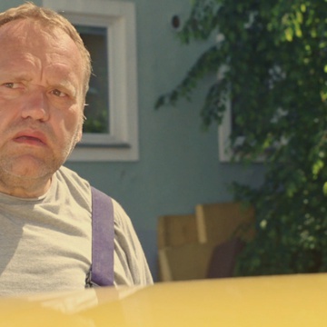 Primož Petkovšek v filmu Jogi in škatla (2016).