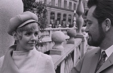 Kader iz filma Na papirnatih avionih (1967)