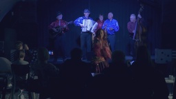 Kader iz filma Poslušaj! (2025)