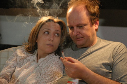 Nataša Barbara Gračner, Peter Musevski v filmu Delo osvobaja (2004).