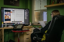 Lana Bregar na snemanju filma Fatamorgana (2021).