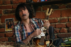 Branko Đurić (I) on the set of Traktor, ljubezen in rock'n'roll (2011).