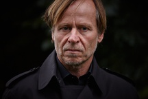 Karel Roden on the set of Rodinný film (2015).