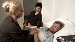 Neda R. Bric, Nika Rozman, Matija Vastl v filmu Njena pravila, moja pogostitev (2010).