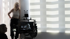 Polona Juh na snemanju filma Azra (s.d.).