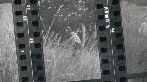 Tomaž Pengov v arhivskem gradivu uporabljenem v filmu Odpotovanje (2020).