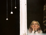 Polona Juh v filmu Pod njenim oknom (2003).