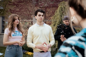 Saša Lešnjek, Leon Pučnik, Teo Toth na snemanju filma Legenda o bejbi (2024).