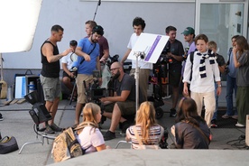 fotografija s snemanja Smrdljivc (2025)